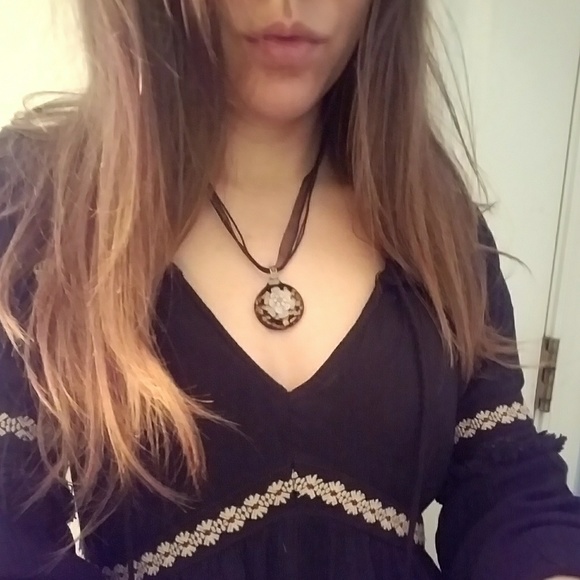 🌸NWOT glass flower necklace🌸 - Picture 4 of 4